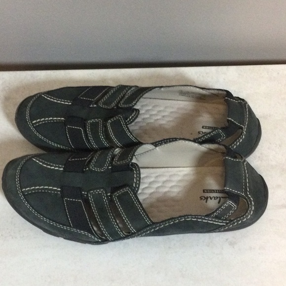 9.5 Clarks green closed toe sandals - Picture 5 of 7